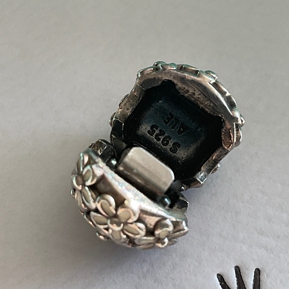 Pandora white daisy clasp - Picture 3 of 4